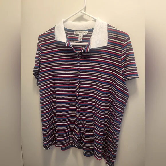 Button down blouse 👚 - Picture 2 of 4